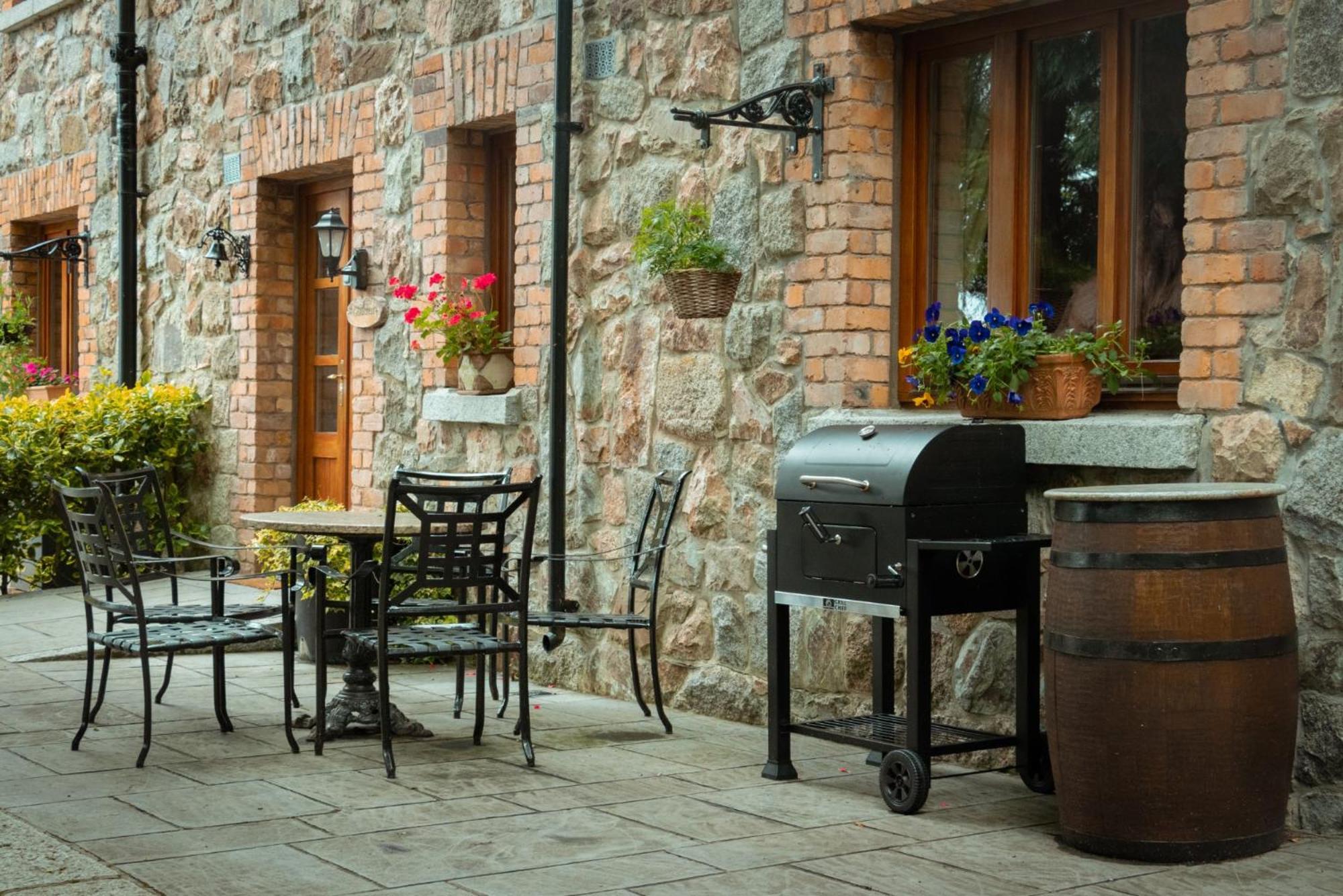 Croneybyrne Courtyard Vila Clara Exterior foto