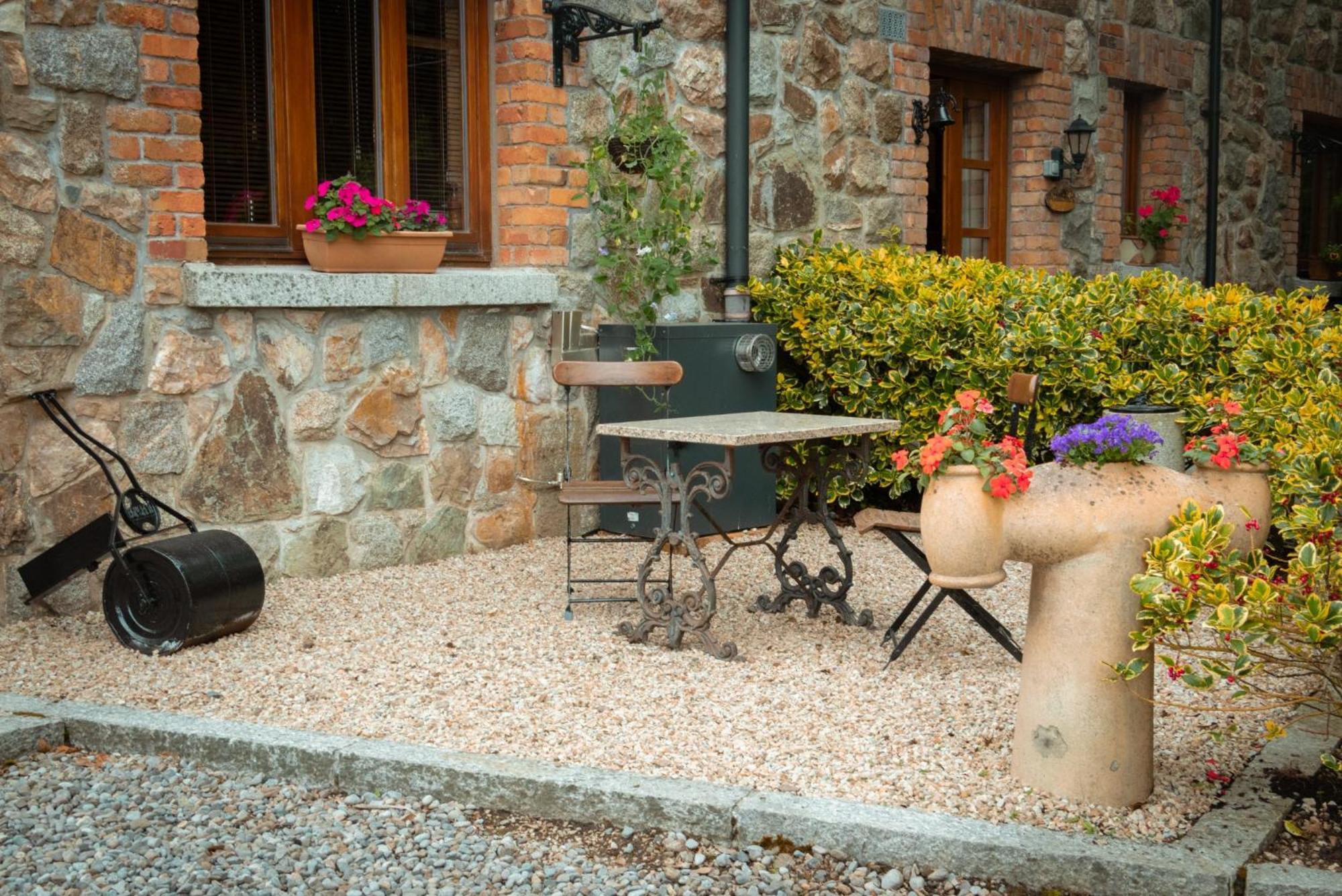 Croneybyrne Courtyard Vila Clara Exterior foto